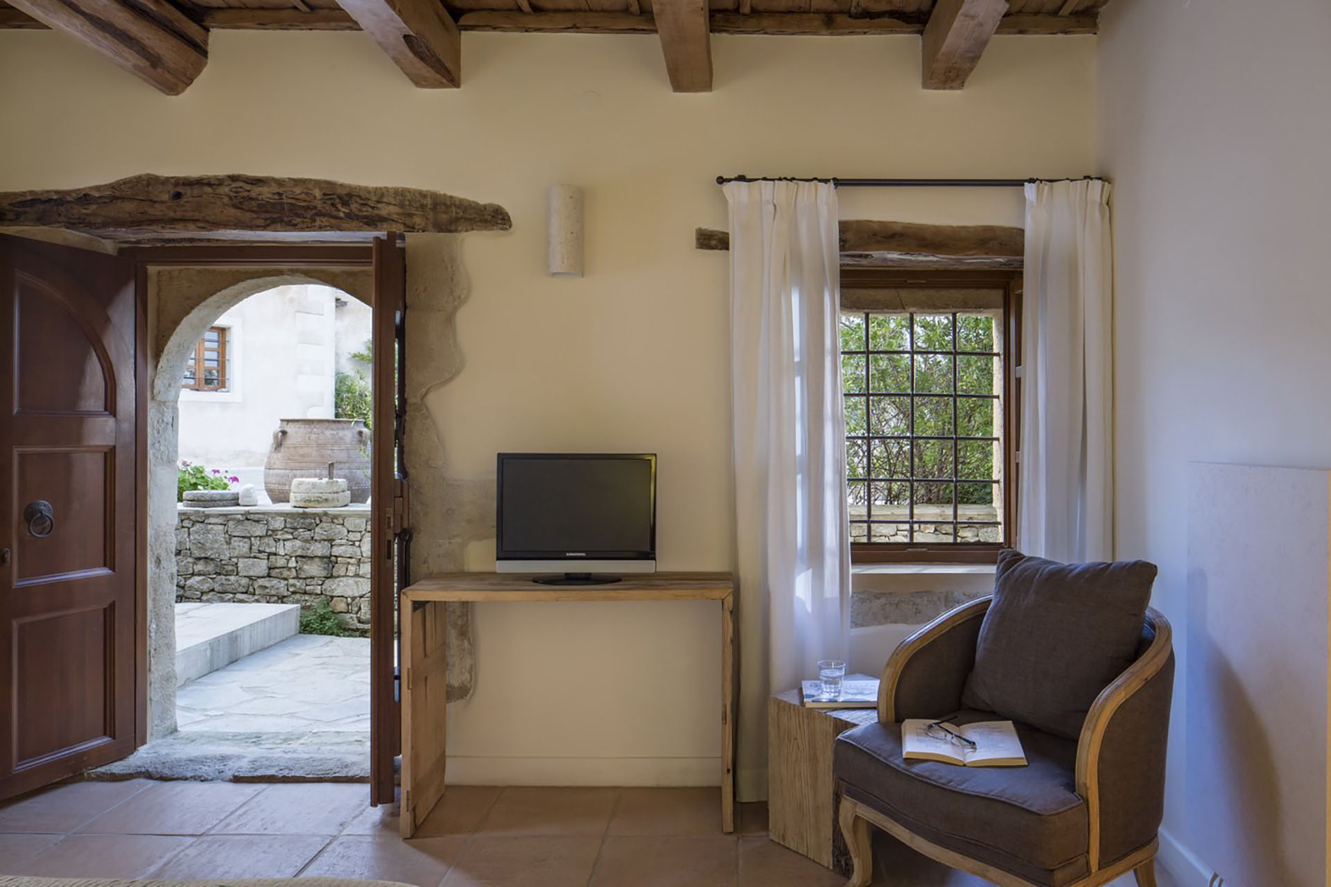 hyades-room-kapsaliana-village-crete-luxury-hotel01